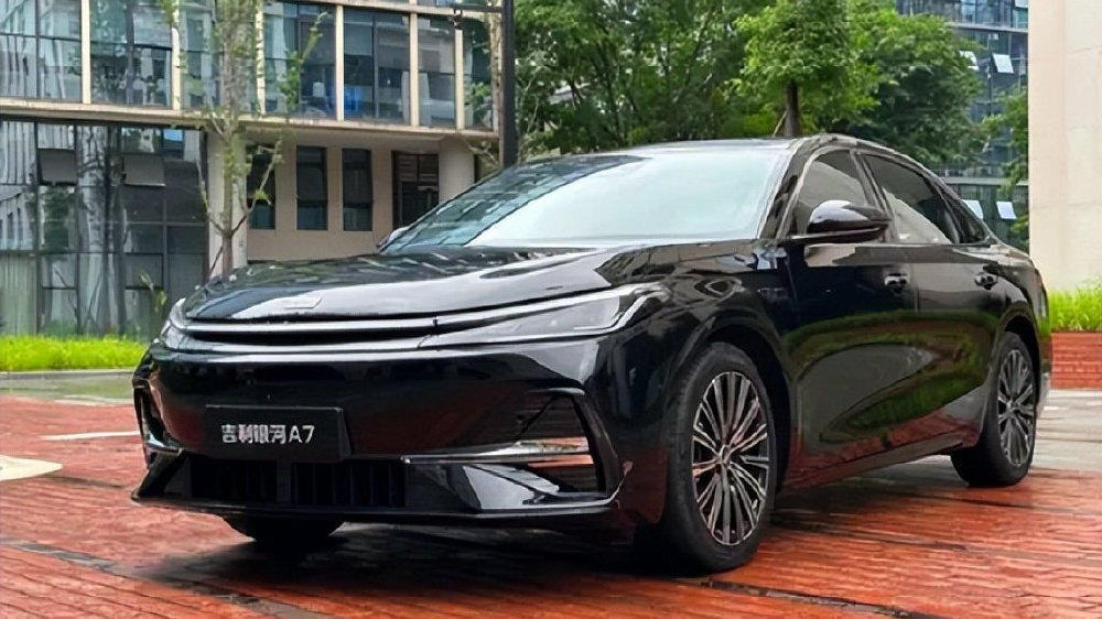 比亚迪当心了！银河A7携2100km续航来袭，价格或有巨大惊喜！