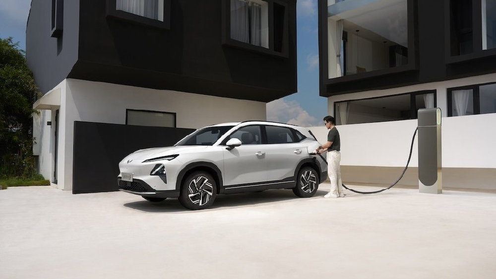 五菱星光S 2025款上市 置换补贴价8.98万起 提供插混与纯电双动力