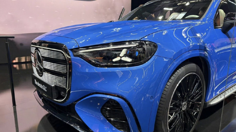 纯电奔驰GLC首发，空悬+后轮转向，还有“星空顶”