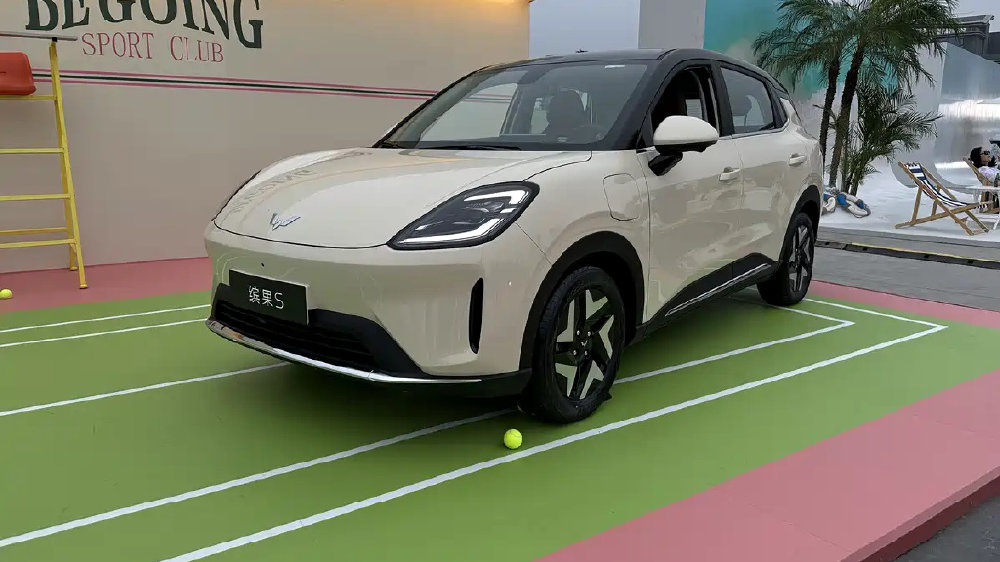 五菱缤果S正式上市，定位小型SUV，置换补贴价6.38万起