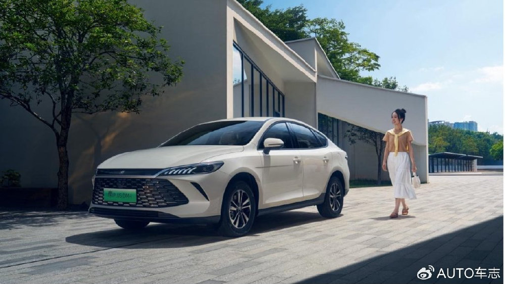 秦PLUS双车升级：续航提升至128KM，油耗降至2.69L