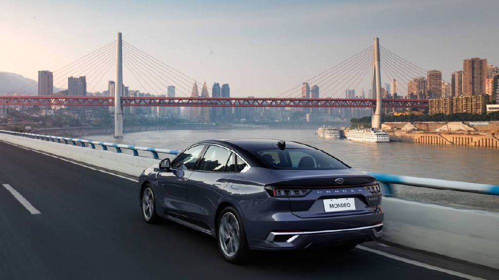 6秒级零百加速，11吨车身承压，公路坦克蒙迪欧性能与安全兼得