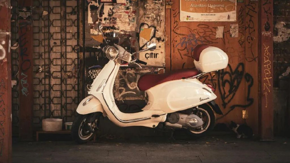 旧王雅迪：利润腰斩、对手封神，下一脚油门踩在哪？