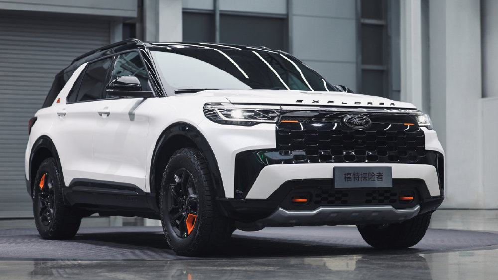 全新福特探险者昆仑穿越版来袭 30万级买大五座中大型SUV
