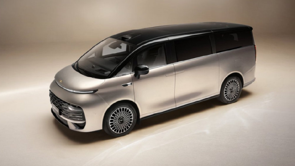 四排八座还没里程焦虑，吉利增程MPV银河V900来了