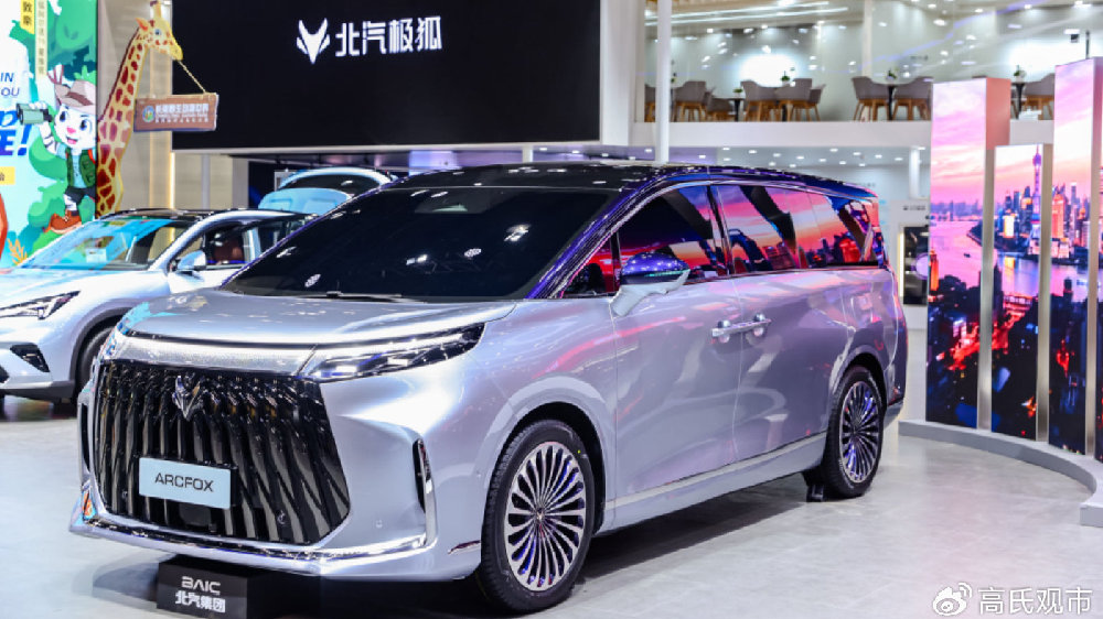 MPV别只看冰箱彩电沙发！极狐带着“百万超跑底盘”来了