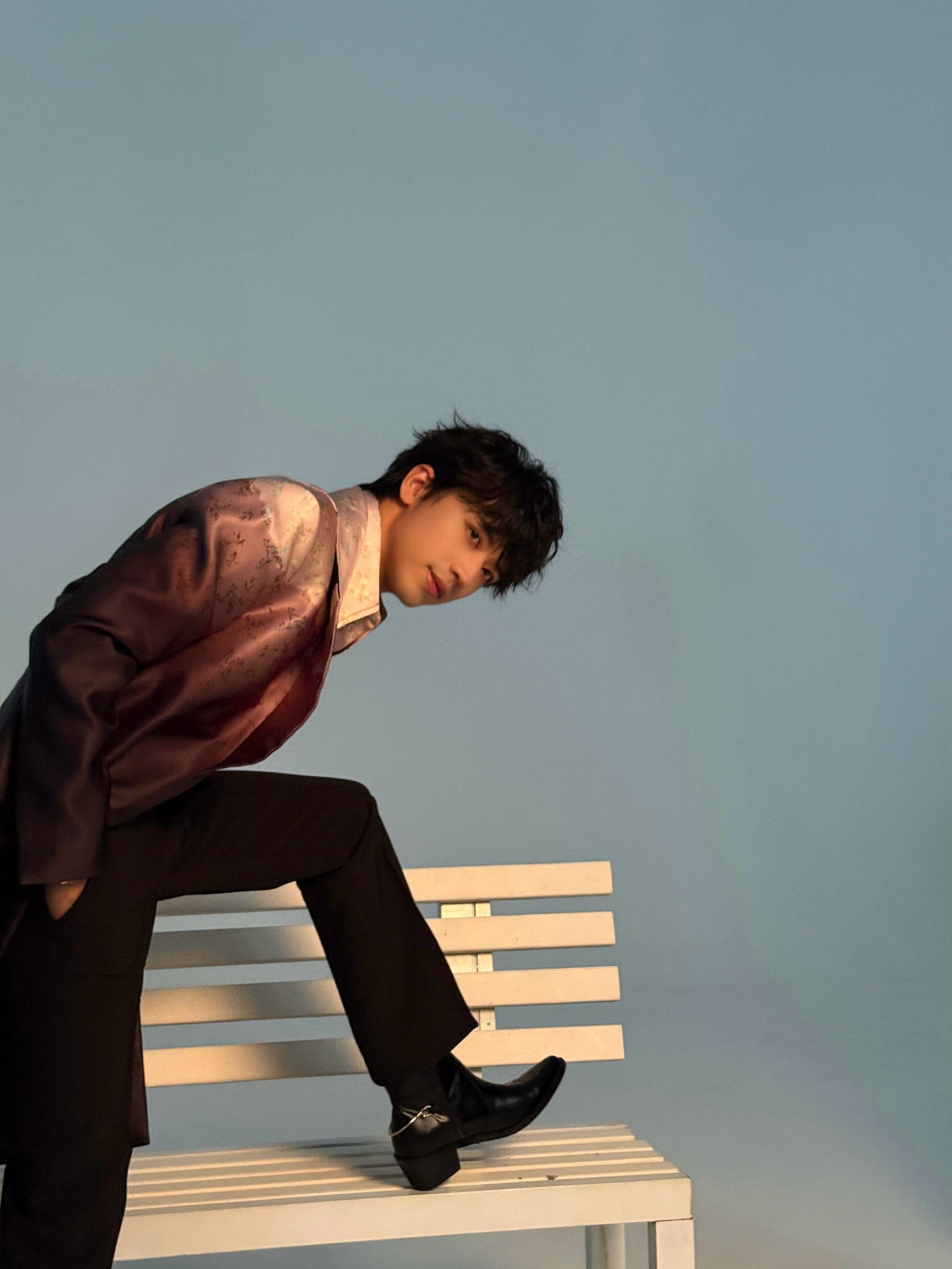 假期第一天，一条会动的@许魏洲ZZ live送上， 明天见！