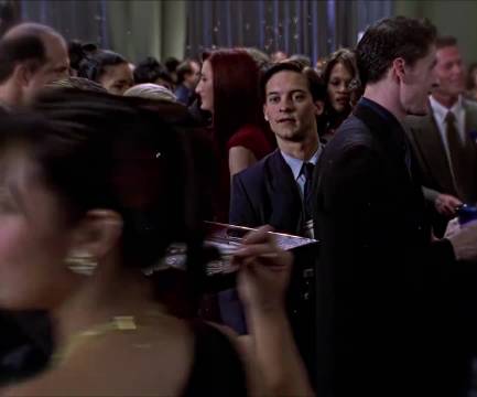 你懂彼得失去一切，却依旧挺身而出的孤独吗