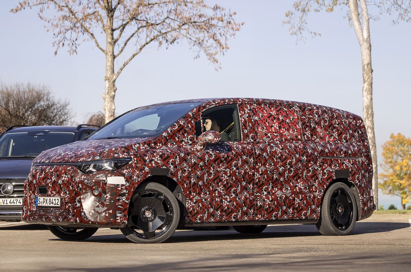 奔驰VLE纯电MPV发布，115度电池支持320kW快充