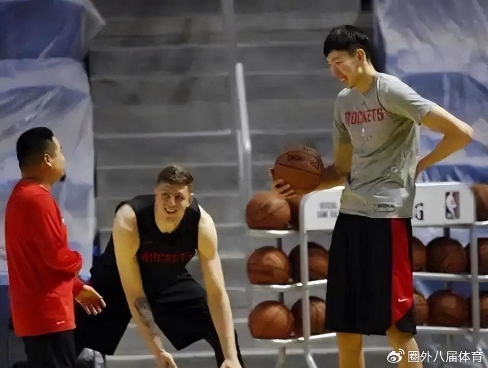 周琦：当时在火箭不在乎对我定位是什么 只是和他们一起练 让我进步