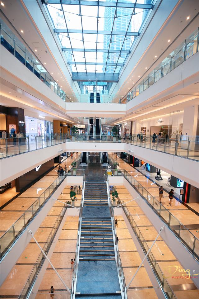 来到重庆的零公里之地朝天门，我却躲进来福士这个超级城市综合体