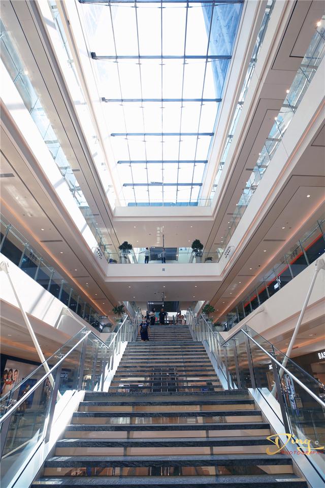 来到重庆的零公里之地朝天门，我却躲进来福士这个超级城市综合体