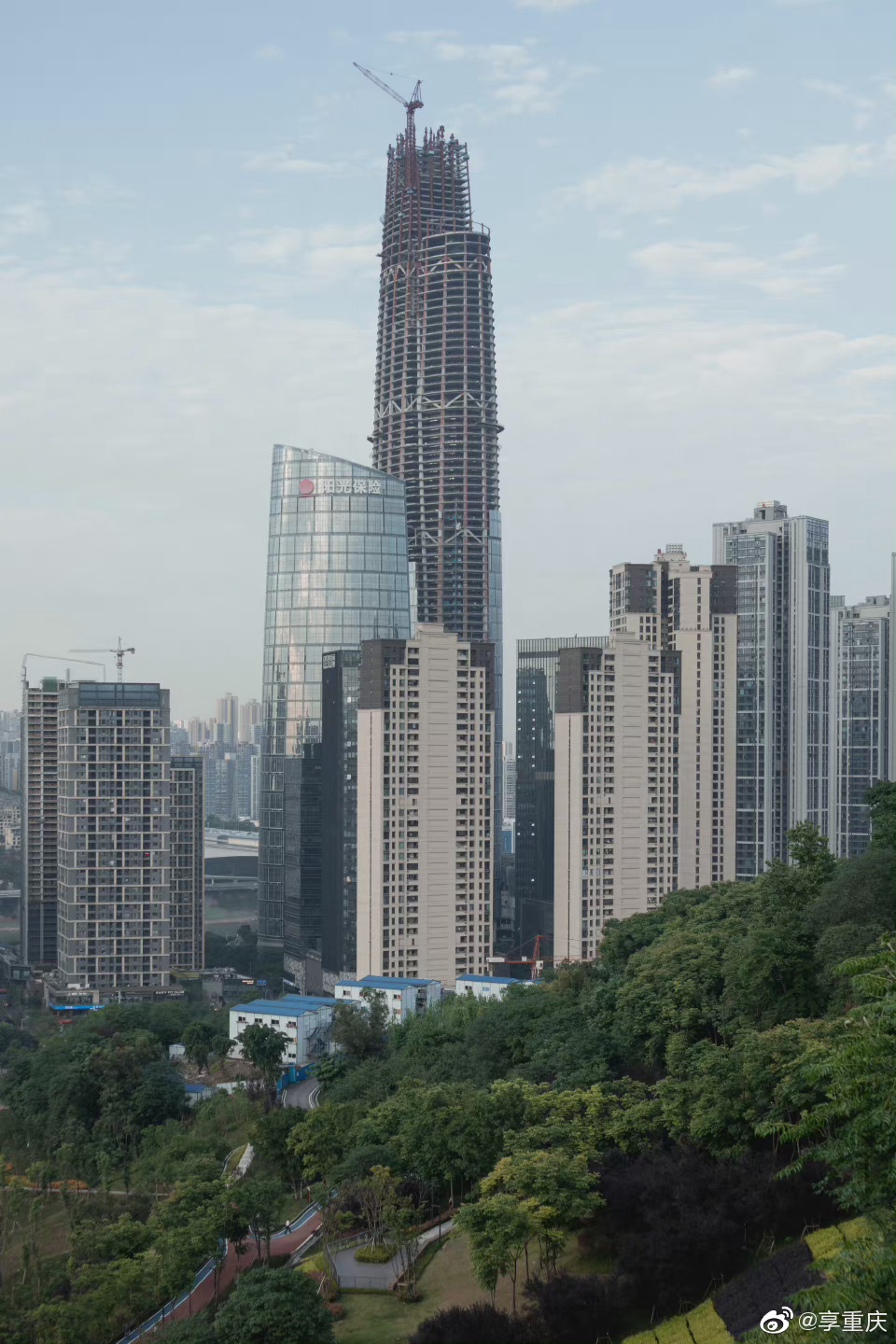 (图/重庆ckg 67截至目前为止,重庆第一高楼陆海国际中心已施工至