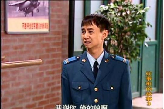 他意外将妈妈带进娱乐圈,母亲红遍全国,自己却无戏可拍