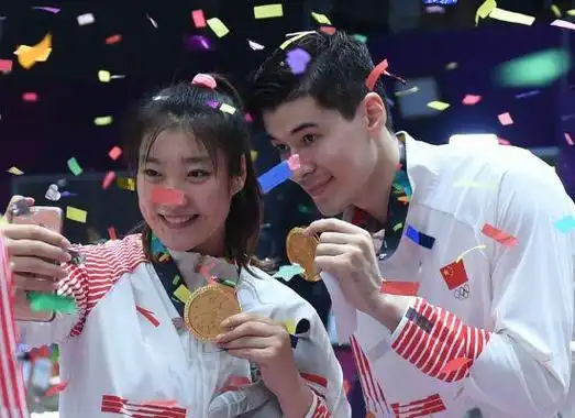 好事将近，阿不都恋情曝光？女方模特，被赞出水芙蓉，曾和李梦绯闻