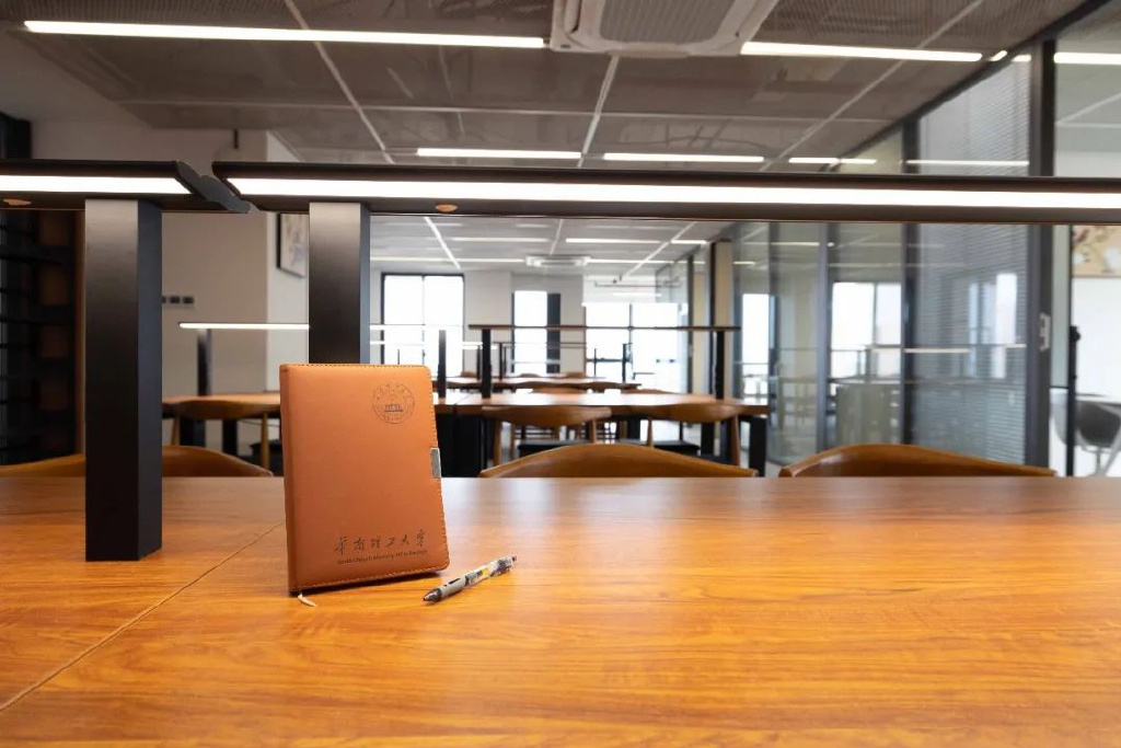 派月饼、送酸奶、还有空中阅览室……这些大学就在广州!休闲区蓝鸢梦想 - Www.slyday.coM 派月饼、送酸奶、还有空中阅览室……这些大学就在广州!休闲区蓝鸢梦想 - Www.slyday.coM