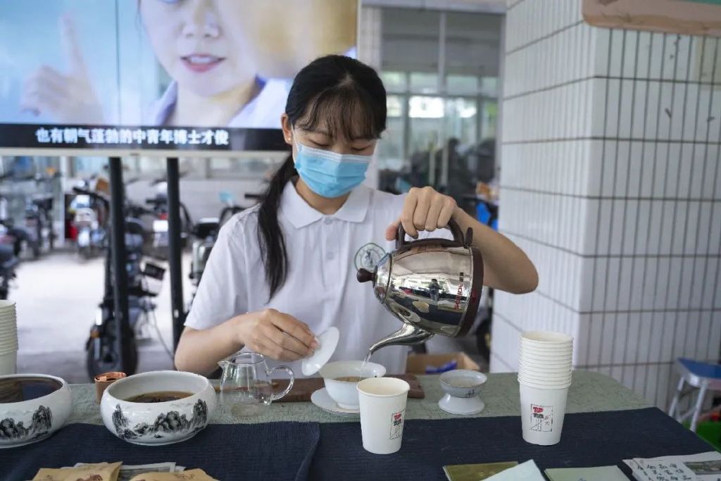 派月饼、送酸奶、还有空中阅览室……这些大学就在广州!休闲区蓝鸢梦想 - Www.slyday.coM 派月饼、送酸奶、还有空中阅览室……这些大学就在广州!休闲区蓝鸢梦想 - Www.slyday.coM