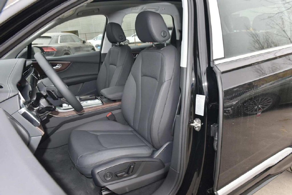 60万级的中大型SUV,奥迪Q7对比蔚来ES8,究竟如何选?11 60万级的中大型SUV,奥迪Q7对比蔚来ES8,究竟如何选?