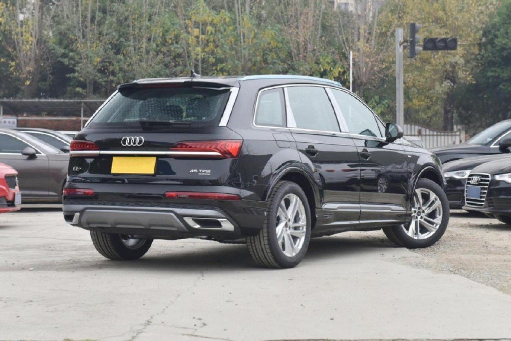 60万级的中大型SUV,奥迪Q7对比蔚来ES8,究竟如何选?3 60万级的中大型SUV,奥迪Q7对比蔚来ES8,究竟如何选?