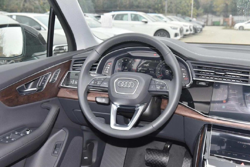 60万级的中大型SUV,奥迪Q7对比蔚来ES8,究竟如何选?9 60万级的中大型SUV,奥迪Q7对比蔚来ES8,究竟如何选?