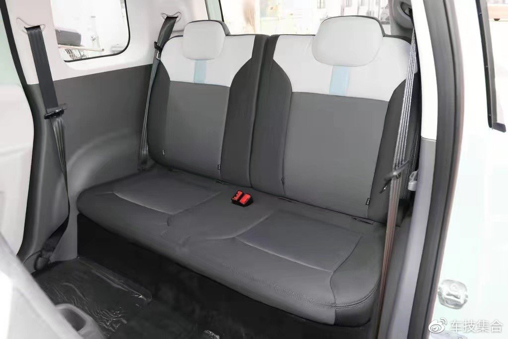 适合代步的纯电微型车,外观可爱,最高续航301km,实拍长安Lumin