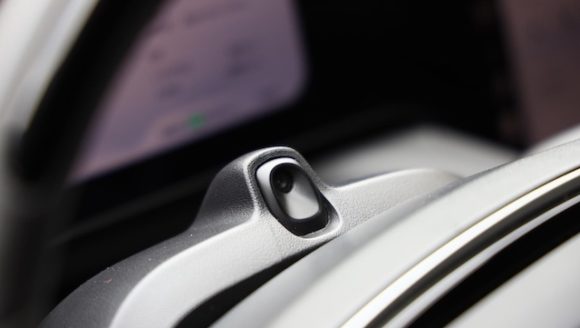 车主因眼睛小被误判开车睡觉？驾驶员监测系统亟待优化