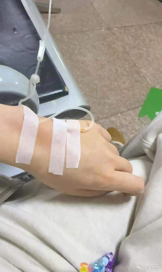 王晓晨晒医院输液照，暗讽“人心呢”，疑在内涵俞灏明