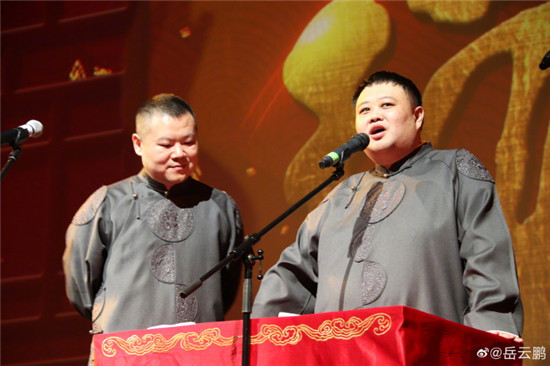 “金牌喜剧班”陈佩斯班同款身材女学员扎堆，郭德纲拿孙越砸挂