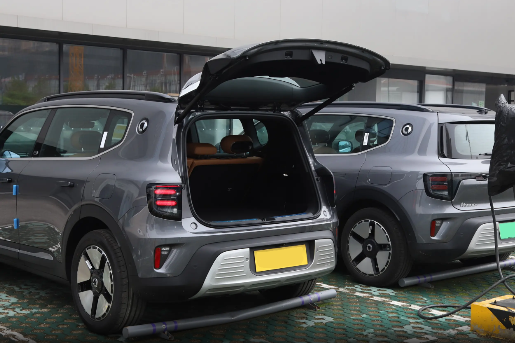 奔驰和吉利联合打造的中型SUV，限时16.99万起，全系带T+轴距2米9