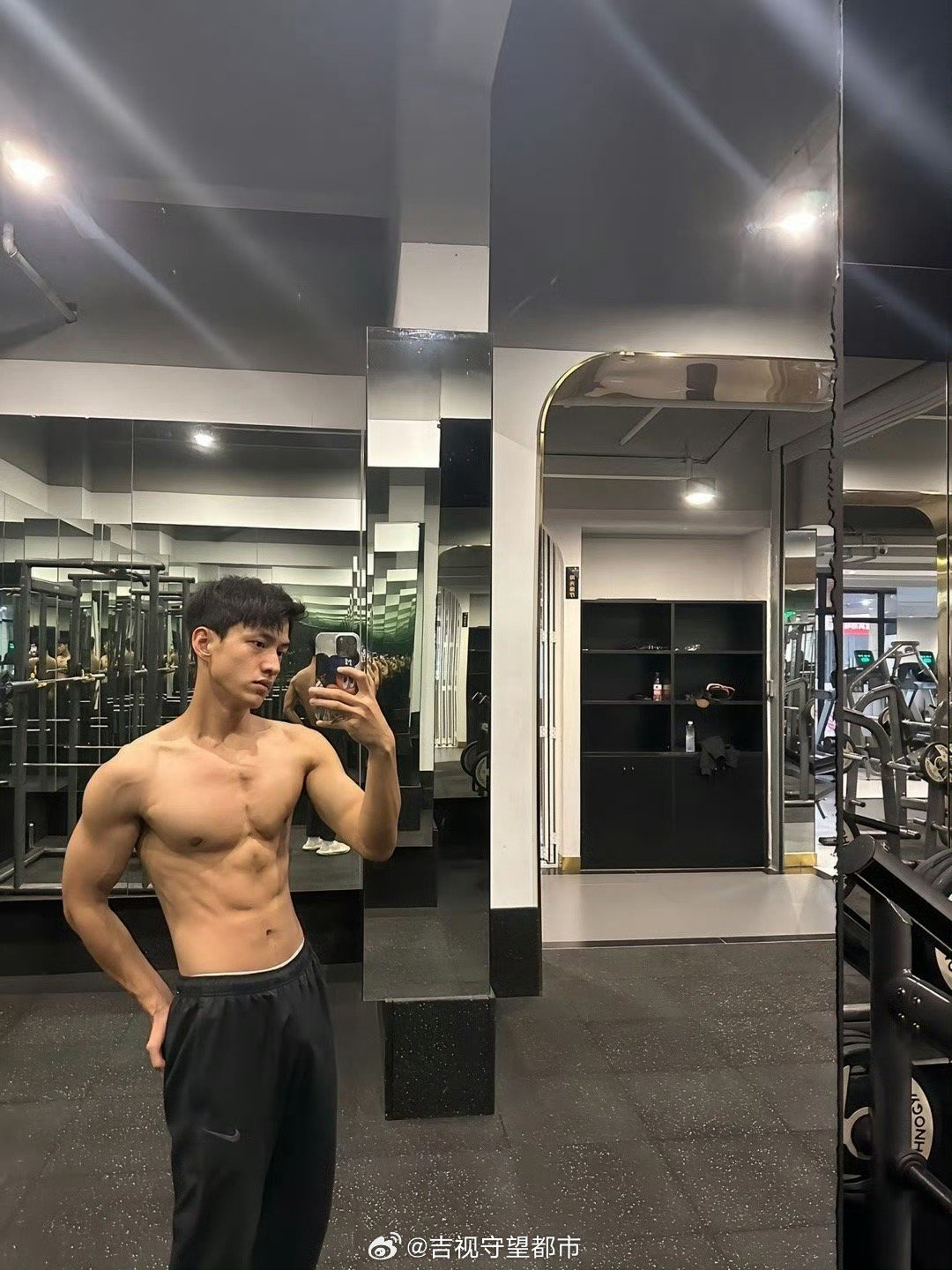 李嘉格男友身材 斯哈斯哈了…… ​（毒舌扒叔）