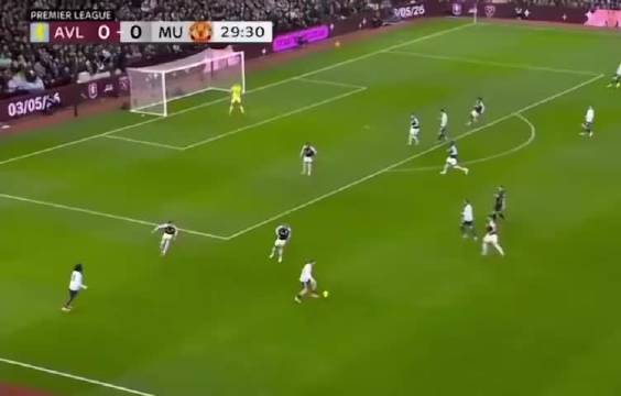 往哪传呢？右路队友要球，结果乌加特的这脚转移直出底线