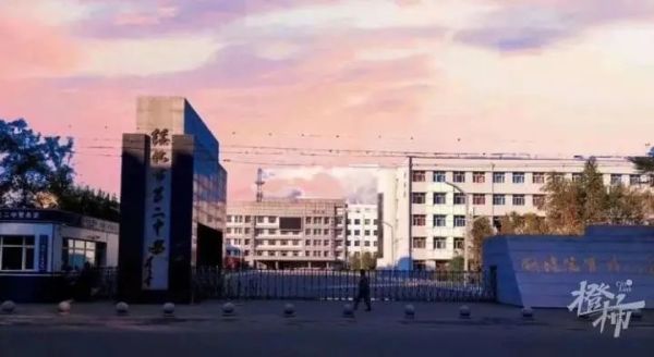 高一学生因家长返乡未报备被开除学籍,官方最新回应|当地已连续19天无本土新增,涉事学校为百年名校休闲区蓝鸢梦想 - Www.slyday.coM 高一学生因家长返乡未报备被开除学籍,官方最新回应|当地已连续19天无本土新增,涉事学校为百年名校休闲区蓝鸢梦想 - Www.slyday.coM