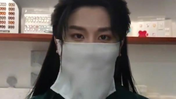 美甲师撞脸成毅走红，本人回应：觉得戴上口罩之后确实像