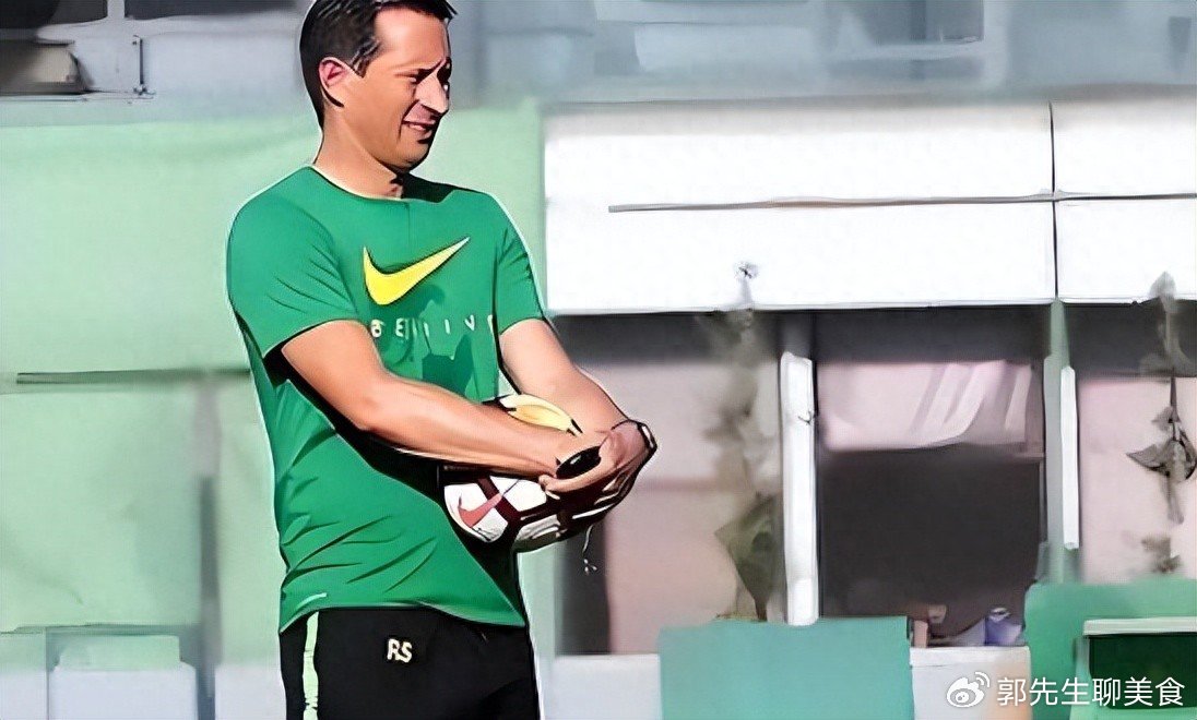 斯卢茨基亮相申花新赛季出征仪式，已发声做出重要决定，赢得点赞