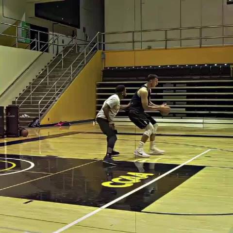 “100年一个姚明，50年一个易建联”