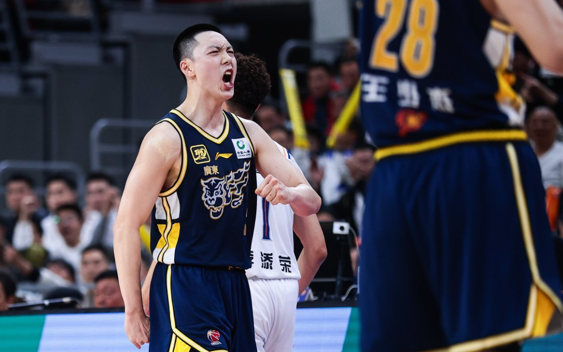 广东23分大胜晋级八强！双子星合砍45分立大功，任骏飞恶犯被夺权