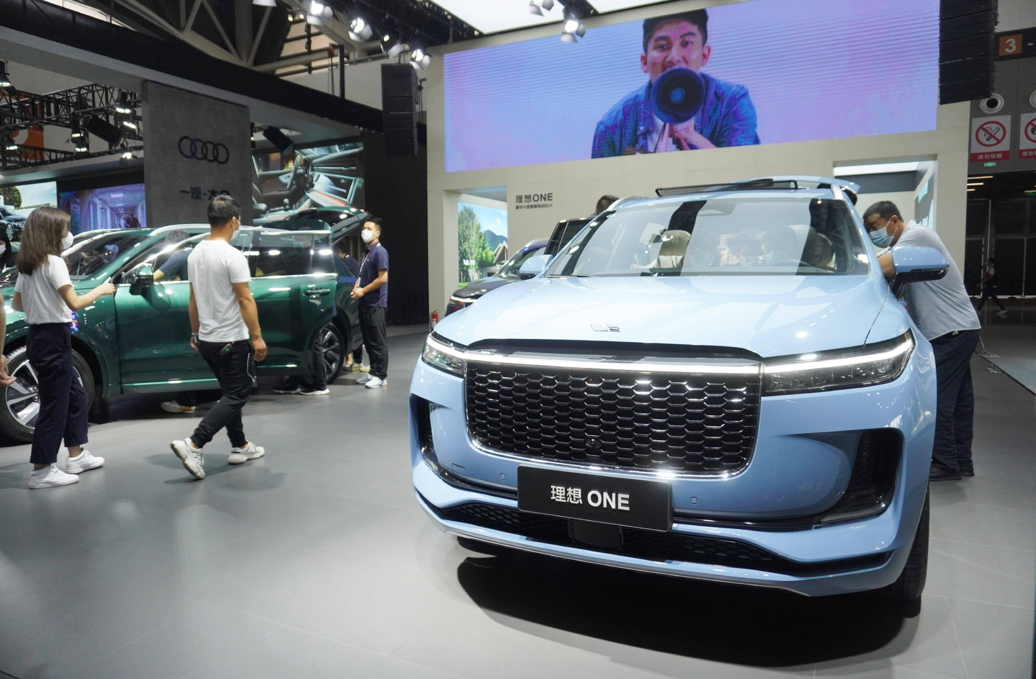 西安车展开幕 国产新能源汽车受青睐