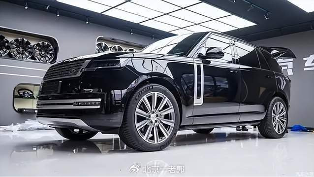 25款揽胜行政到店升级银色外观套件分享