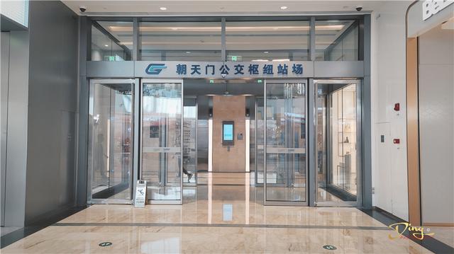 来到重庆的零公里之地朝天门，我却躲进来福士这个超级城市综合体