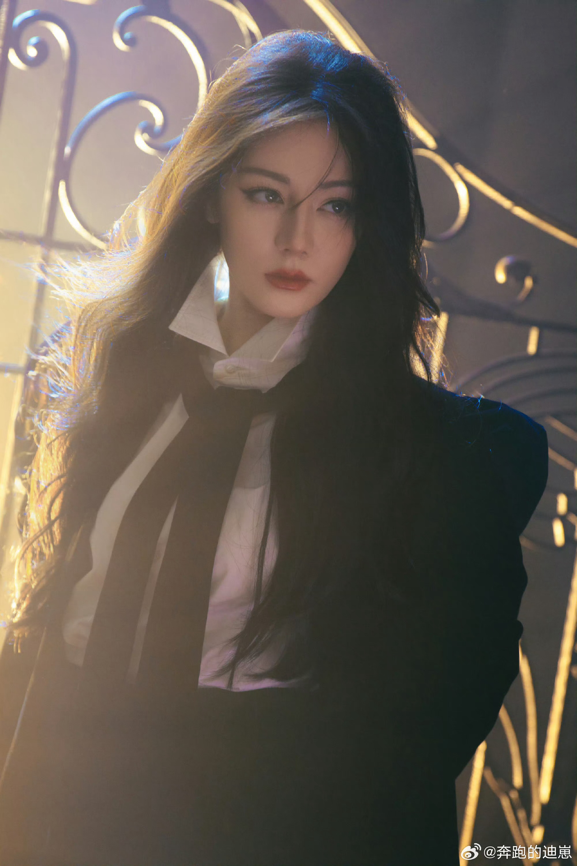 迪丽热巴李沁合作双女主悬疑剧《长夜难明：双星》