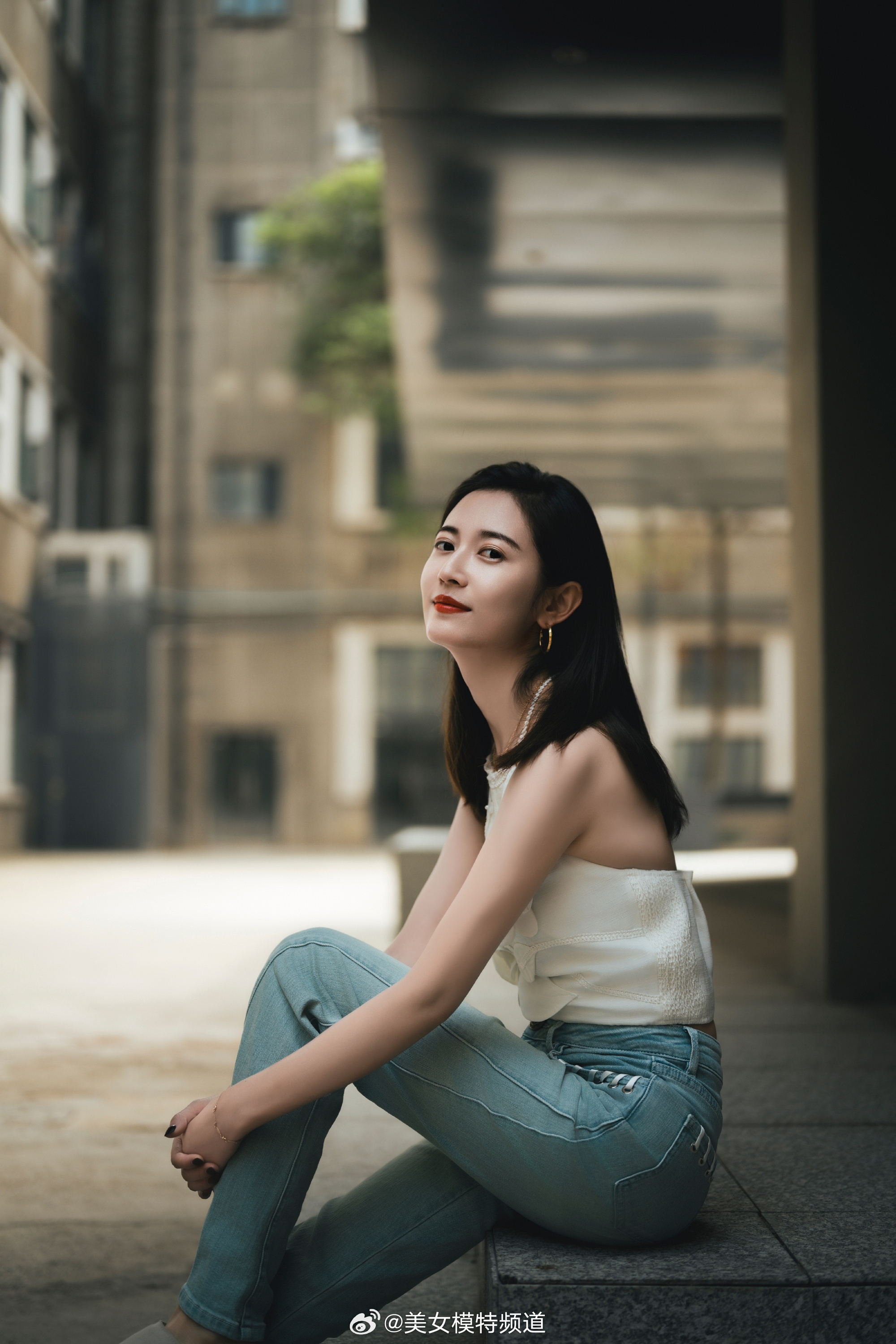 陈钰琪营业美照上线