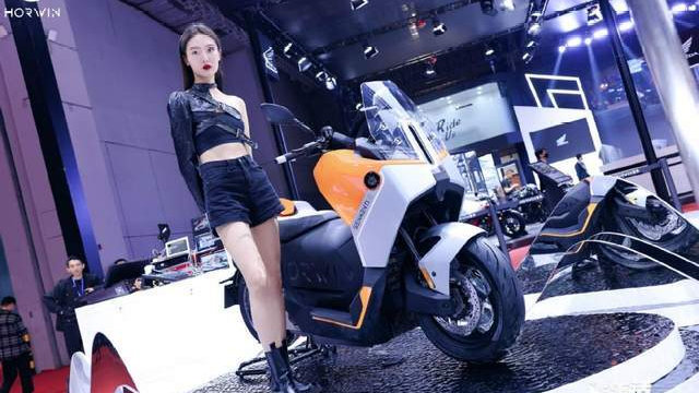 2023上海车展重磅「号外」，这款国产两轮车展台被挤爆了