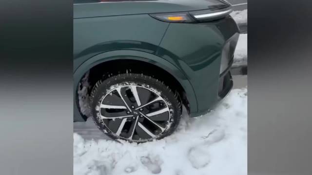 续保被拒、保费水涨船高，现在的新能源车主为何养不起电动车