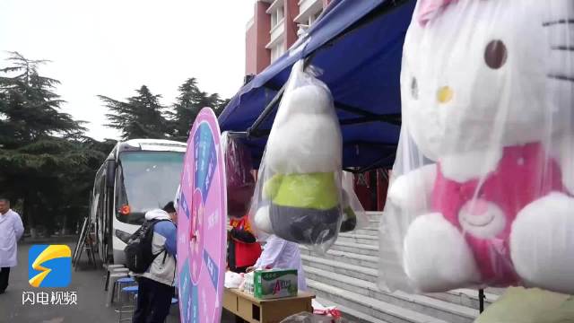 山东科技大学生 青春展风采 献血传爱心 山东科技大学泰安校区积极开展大学生无偿献血活动