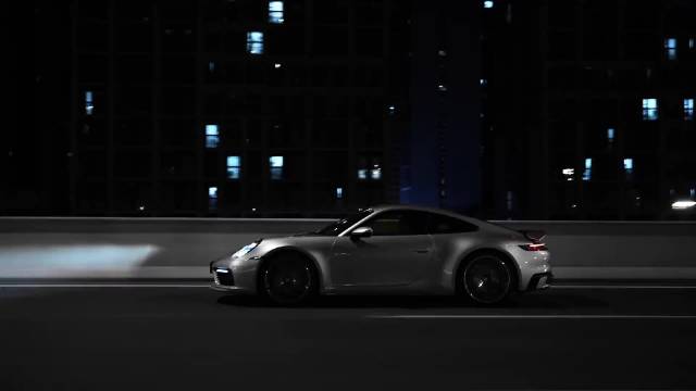 喜欢深夜一个人开车的感觉.