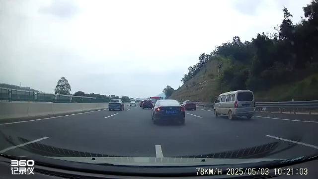 一秒钟的反应 差点没了 五菱宏光已经撞到了因为51去双月湾玩