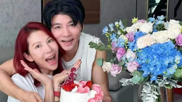 张晋为蔡少芬庆生，两个女儿没有妈妈漂亮，夫妻走在街上女高男矮