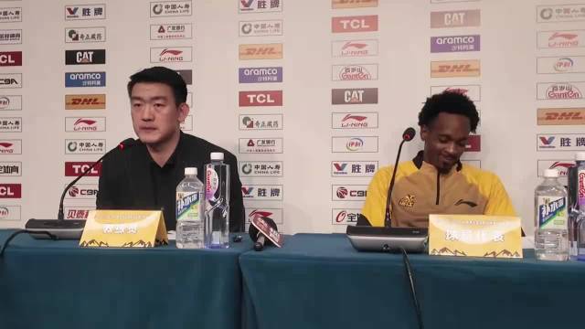 王博哽咽：领戒指那一刹那很激动 但荣誉已经属于过去