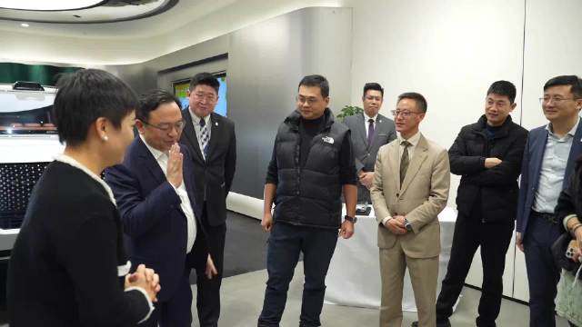 王传福交付仰望与车主畅谈使命技术，比亚迪鱼池技术保障安全