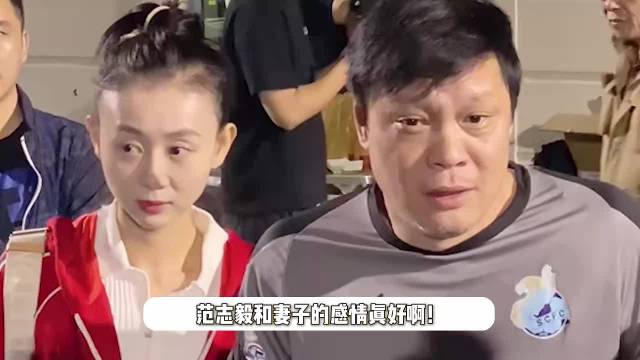范志毅一家逛街被偶遇，小17岁妻子露面又高又瘦，看着女儿超宠溺